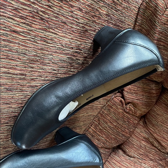 SAS Women's Black Chiunky Pumps- 1 1/4 Inch Heels. NWOT. Size 7WW. - Picture 8 of 12